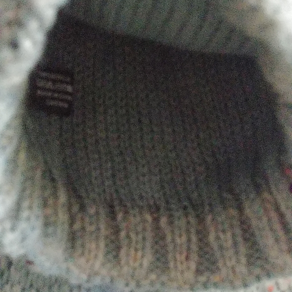 NWT Hat Scarf And Mitten Set - Picture 8 of 8